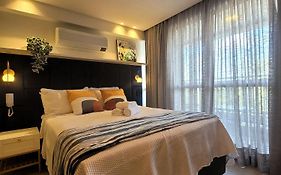 Flat 50m da Praia com Varanda e Vista Mar